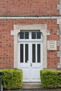 Bâtiment de services : porte latérale. © Région Bourgogne-Franche-Comté, Inventaire du patrimoine