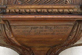 Détail de la cuve : inscription. © Région Bourgogne-Franche-Comté, Inventaire du patrimoine