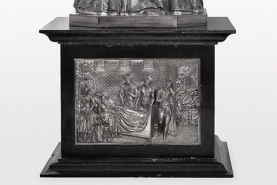 Relief du piédestal. © Région Bourgogne-Franche-Comté, Inventaire du patrimoine