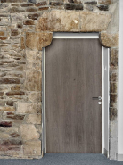 Porte à coussinets située près de la tour d'escalier. © Région Bourgogne-Franche-Comté, Inventaire du patrimoine