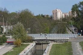 Sas de l'écluse 54, avec le pont ancien sur écluse doublé par le pont moderne. © Région Bourgogne-Franche-Comté, Inventaire du patrimoine