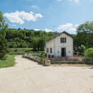 Vue de la maison de garde-barrière. © Région Bourgogne-Franche-Comté, Inventaire du patrimoine