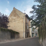 Vue d'ensemble du faux pan de bois peint sur le pignon. © Région Bourgogne-Franche-Comté, Inventaire du patrimoine