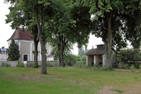 Chapelle et petite dépendance. © Région Bourgogne-Franche-Comté, Inventaire du patrimoine