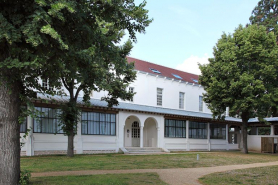 Ancien quartier des hommes, deuxième bâtiment, façade sur la troisième cour. © Région Bourgogne-Franche-Comté, Inventaire du patrimoine