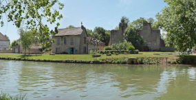 Vue générale du site depuis le canal. © Région Bourgogne-Franche-Comté, Inventaire du patrimoine