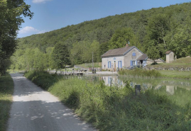 Vue d'ensemble du site d'écluse prise de l'amont. © Région Bourgogne-Franche-Comté, Inventaire du patrimoine