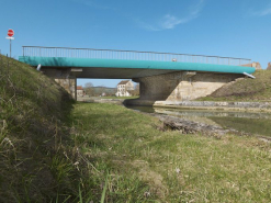 Le pont routier : on distingue la maison de perception en dessous. © Région Bourgogne-Franche-Comté, Inventaire du patrimoine