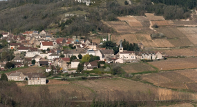 L'église Saint-Martin et le village de Dezize-lès-Maranges. © Région Bourgogne-Franche-Comté, Inventaire du patrimoine
