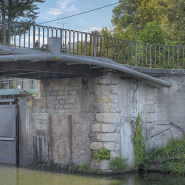 Pont sur écluse vu d'aval : détail des maçonneries. © Région Bourgogne-Franche-Comté, Inventaire du patrimoine