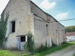 Murs postérieur et gauche de la chapelle. © Région Bourgogne-Franche-Comté, Inventaire du patrimoine