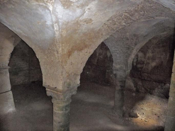 Cave sous la grange, vue d'ensemble depuis l'escalier. © Région Bourgogne-Franche-Comté, Inventaire du patrimoine