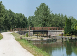 Le pont vu d'amont. © Région Bourgogne-Franche-Comté, Inventaire du patrimoine