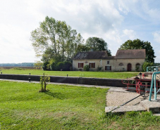 Vue de l'ancienne maison de garde, actuelle maison éclusière. © Région Bourgogne-Franche-Comté, Inventaire du patrimoine