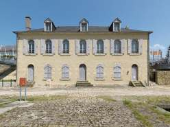 Façade principale de la maison, côté canal. © Région Bourgogne-Franche-Comté, Inventaire du patrimoine
