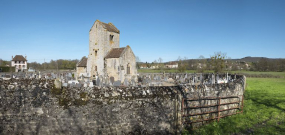 Vue d'ensemble de l'église et du cimetière. © Région Bourgogne-Franche-Comté, Inventaire du patrimoine