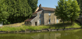Vue depuis la rive droite. © Région Bourgogne-Franche-Comté, Inventaire du patrimoine