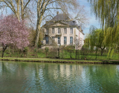 Le château pris de la rive gauche. © Région Bourgogne-Franche-Comté, Inventaire du patrimoine