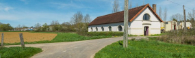 Vue d'ensemble du lavoir situé en contrebas du canal. © Région Bourgogne-Franche-Comté, Inventaire du patrimoine