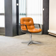 Fauteuil d'une salle de réunion du premier étage. © Région Bourgogne-Franche-Comté, Inventaire du patrimoine