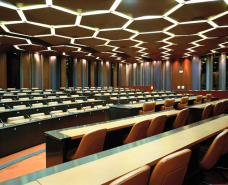 Hôtel de région : salle des Assemblées (Photographie ancienne, ca. 1990-2005, Conseil régional de Bourgogne). © Région Bourgogne-Franche-Comté, Inventaire du patrimoine