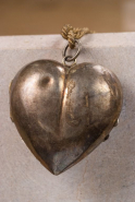Ex-voto en forme de coeur. © Région Bourgogne-Franche-Comté, Inventaire du patrimoine