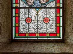 Vitrail, détail : signature. © Région Bourgogne-Franche-Comté, Inventaire du patrimoine