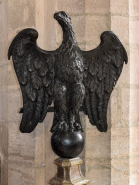 Détail de l'aigle de droite. © Région Bourgogne-Franche-Comté, Inventaire du patrimoine