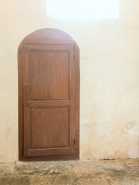 Nef, deuxième travée, élévation sud, porte murée transformée en placard. © Région Bourgogne-Franche-Comté, Inventaire du patrimoine