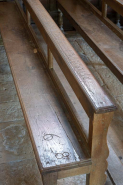 Banc de fidèle avec inscription. © Région Bourgogne-Franche-Comté, Inventaire du patrimoine