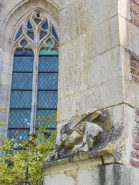Lion ailé sur un contrefort de la chapelle droite. © Région Bourgogne-Franche-Comté, Inventaire du patrimoine
