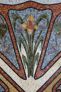 Motif de l'angle, détail, iris. © Région Bourgogne-Franche-Comté, Inventaire du patrimoine
