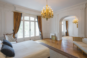 Vue intérieure de la grande chambre, au premier étage. © Région Bourgogne-Franche-Comté, Inventaire du patrimoine