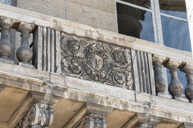 Théâtre bas-relief © Région Bourgogne-Franche-Comté, Inventaire du patrimoine