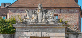 Fortification d'agglomération porte de ville groupe sculpté © Région Bourgogne-Franche-Comté, Inventaire du patrimoine