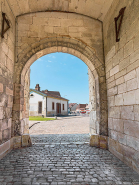 Fortification d'agglomération porte de ville corps de garde © Région Bourgogne-Franche-Comté, Inventaire du patrimoine