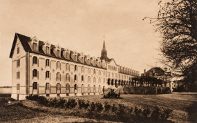 Séminaire baie chapelle parc maison campanile © Région Bourgogne-Franche-Comté, Inventaire du patrimoine