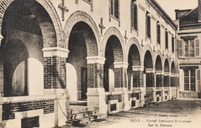 Galerie ouverte baie cloître séminaire © Région Bourgogne-Franche-Comté, Inventaire du patrimoine