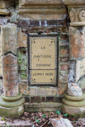Fabrique de jardin croix monumentale © Région Bourgogne-Franche-Comté, Inventaire du patrimoine