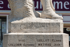 Statue groupe sculpté monument aux morts © Région Bourgogne-Franche-Comté, Inventaire du patrimoine