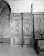 Détail : panneaux avec chutes d'instruments de musique. © Région Bourgogne-Franche-Comté, Inventaire du patrimoine