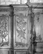 Détail : mur gauche, chutes d'instruments de musique. © Région Bourgogne-Franche-Comté, Inventaire du patrimoine