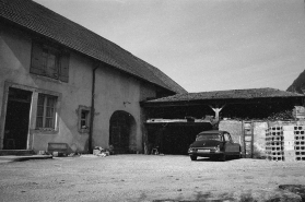 Ferme cadastrée 1964 AB 138  : façade antérieure et hangar sur cour. © Région Bourgogne-Franche-Comté, Inventaire du patrimoine