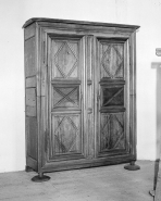 Armoire fendue horizontalement. © Région Bourgogne-Franche-Comté, Inventaire du patrimoine