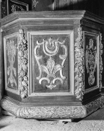 Détail : un panneau de la cuve. © Région Bourgogne-Franche-Comté, Inventaire du patrimoine