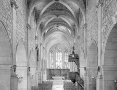 Intérieur : la nef vue depuis l'entrée. © Région Bourgogne-Franche-Comté, Inventaire du patrimoine