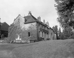 Façade latérale donnant sur le parc. © Région Bourgogne-Franche-Comté, Inventaire du patrimoine