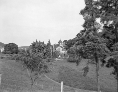 Façade latérale donnant sur le parc. Vue éloignée. © Région Bourgogne-Franche-Comté, Inventaire du patrimoine