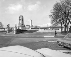 Monument au morts vu depuis l'avenue du maréchal Foch. © Région Bourgogne-Franche-Comté, Inventaire du patrimoine
