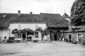 Ferme cadastrée 1949 B1 257, située rue du Bout du Gué : façade antérieure. © Région Bourgogne-Franche-Comté, Inventaire du patrimoine